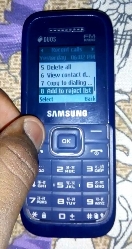 select add to reject list option in Samsung feature phone to add number to block list