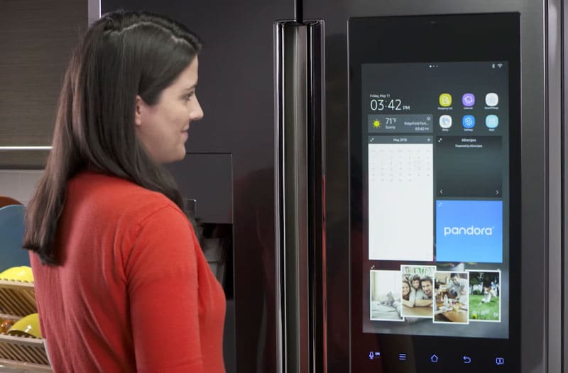 family hub screen on samsung refrigerator